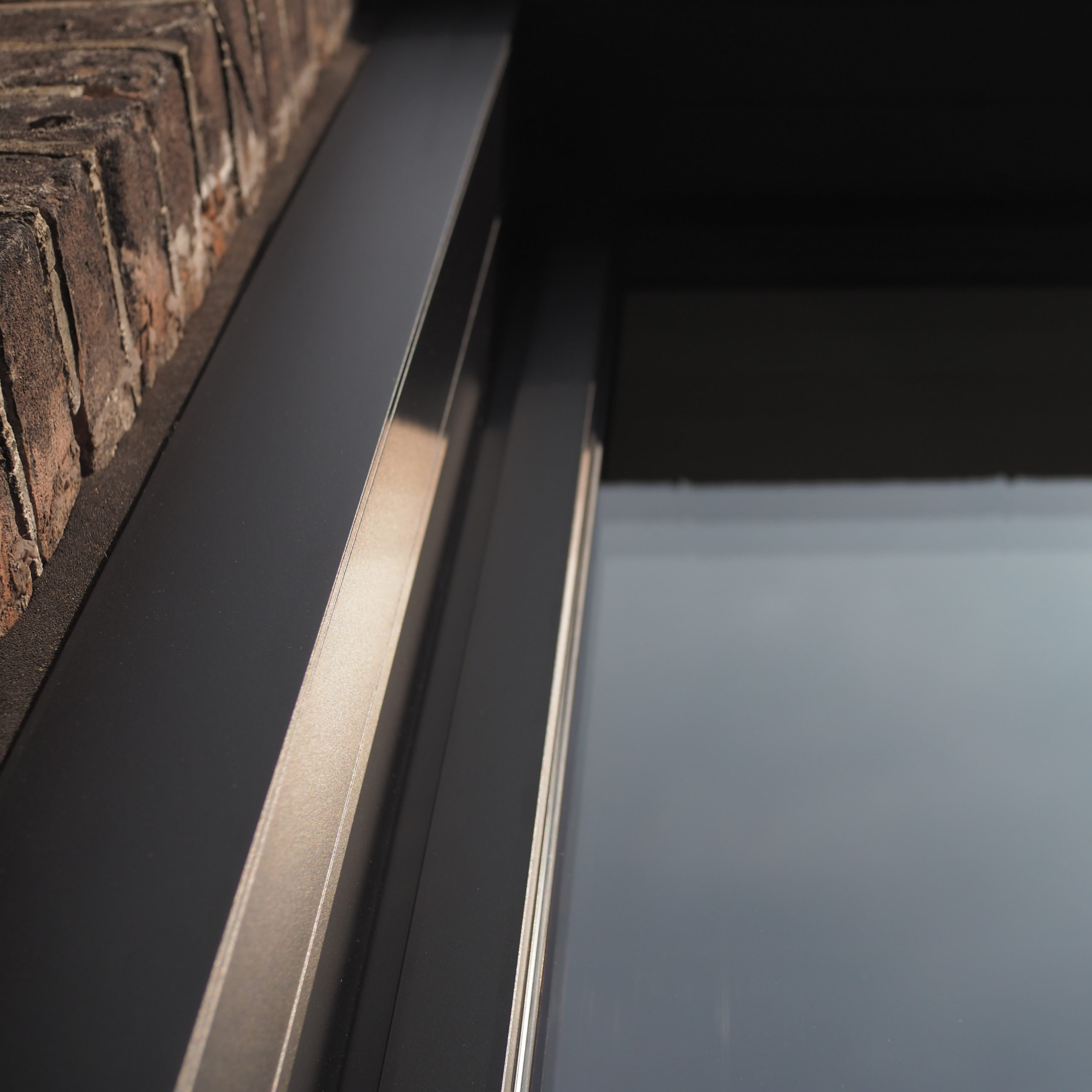 Detail aluminium kozijn met steenaansluiting